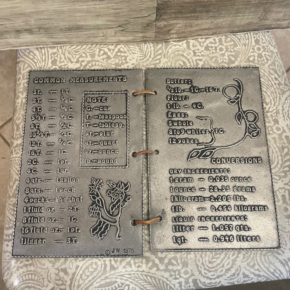 Vintage 1975 JW Pewter Recipe Book Cover Leather Bound Measurement Chart 10x6.5 - Picture 4 of 7